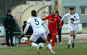 Hat beim 4:0-Sieg gegen die SpVgg Gröningen-Satteldorf zwei Vorlagen beigesteuert: Mert Sipahi (in rot). Hat beim 4:0-Sieg gegen die SpVgg Gröningen-Satteldorf zwei Vorlagen beigesteuert: Mert Sipahi (in rot).