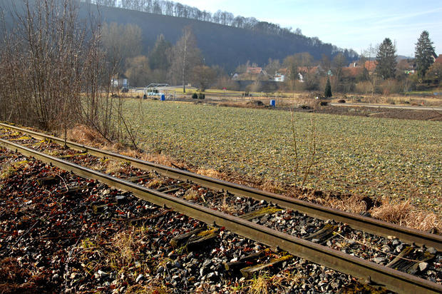 Dampf-, Dieselloks und Sonderzüge sollen zwischen Jagsthausen und Widdern den Betrieb aufnehmen. Freiwillige Helfer hatten die Strecke im Jahr 2007 freigelegt. Dampf-, Dieselloks und Sonderzüge sollen zwischen Jagsthausen und Widdern den Betrieb aufnehmen. Freiwillige Helfer hatten die Strecke im Jahr 2007 freigelegt.