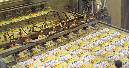 Müller Milch will auch das Joghurtwerk von Friesland Campina in Heilbronn übernehmen. Ob das ein kartellrechtliches Problem ist, wird weiter geprüft.