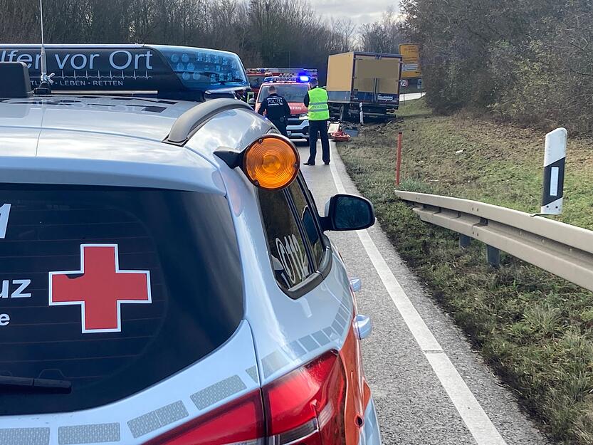 Zwei weitere Männer erlitten beim dem Unfall bei Eppingen zum Teil schwere Verletzungen. Zwei weitere Männer erlitten beim dem Unfall bei Eppingen zum Teil schwere Verletzungen.