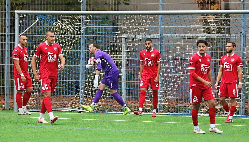 Großes Frustpotenzial beim Oberligisten Türkspor Neckarsulm. Bereits nach acht Minuten musste Keeper Kevin Rombach den Ball zum dritten  Mal aus dem eigenen Netz holen.
