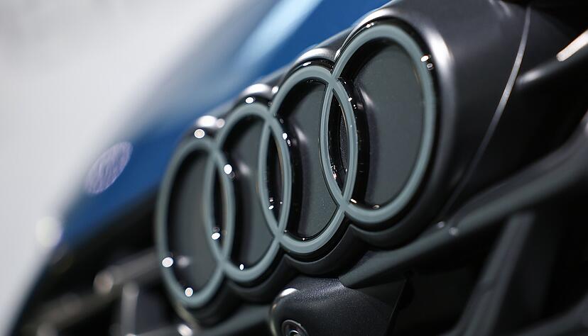 Das Logo von Audi sind vier verschlungene Ringe. Das Logo von Audi sind vier verschlungene Ringe.
