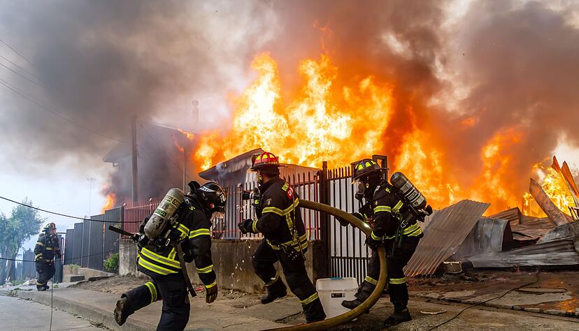 &Uuml;ber 250 H&auml;user wurden von den Feuern zerst&ouml;rt.