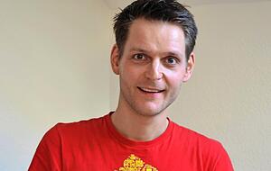 Spielleidenschaft: Pascal Kühner mit N64-Controller in der Hand.Foto: privat Spielleidenschaft: Pascal Kühner mit N64-Controller in der Hand.Foto: privat