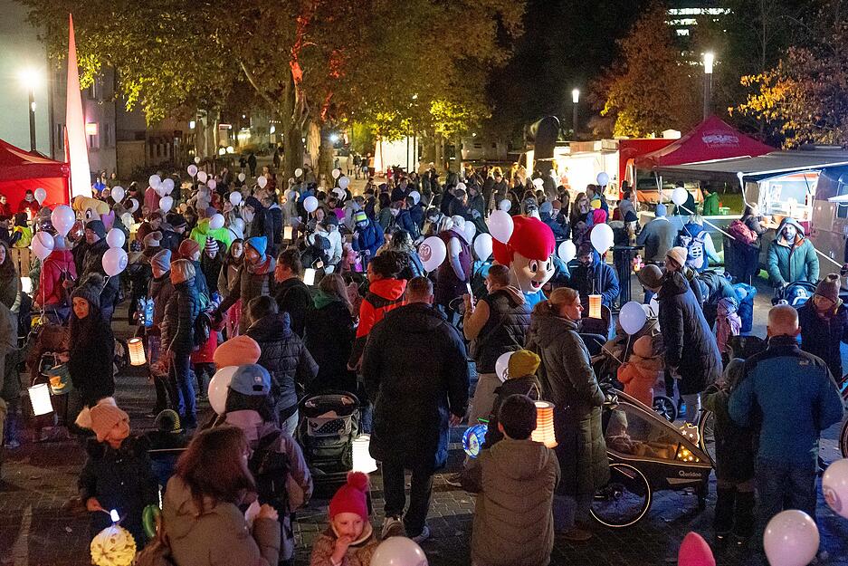 Laternen erleuchten am Donnerstag die Straßen in Heilbronn beim Event Lichtermeer. Laternen erleuchten am Donnerstag die Straßen in Heilbronn beim Event Lichtermeer.