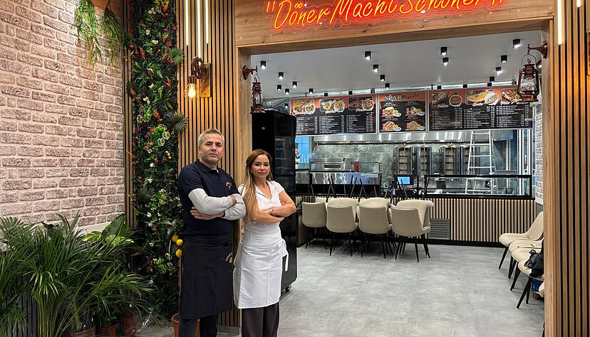 Mustafa und Ehefrau Zeynep Acar eröffnen den Dönerpalast in Neckarsulm. Mustafa und Ehefrau Zeynep Acar eröffnen den Dönerpalast in Neckarsulm.