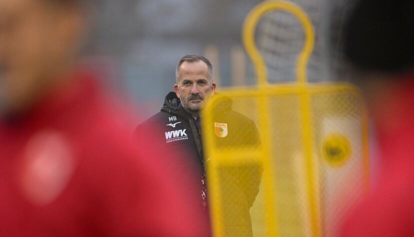 Manuel Baum hat beim FC Augsburg alles im Blick. (Archivbild) Manuel Baum hat beim FC Augsburg alles im Blick. (Archivbild)