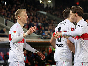 Chris F&uuml;hrich (l.) und Angelo Stiller sind doch f&uuml;r den DFB-Kader nominiert. Die Spieler des VfB Stuttgart rutschen aufgrund zweier verletzungsbedingter Ausf&auml;lle nach.