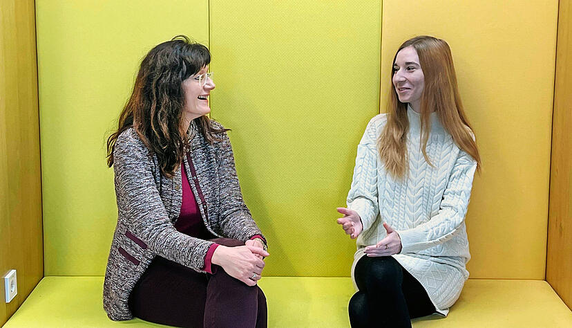 Mariia Kosa aus der Ukraine (rechts) und Professorin Annett Großmann von der Hochschule Heilbronn im Gespräch.
Foto: privat Mariia Kosa aus der Ukraine (rechts) und Professorin Annett Großmann von der Hochschule Heilbronn im Gespräch.
Foto: privat