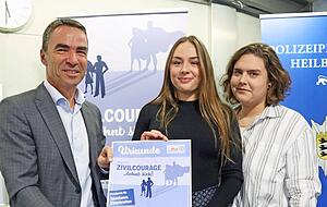 Jana Mittnacht (Mitte) und Hanna Rekovsky mit Werner Siller. Jana Mittnacht (Mitte) und Hanna Rekovsky mit Werner Siller.