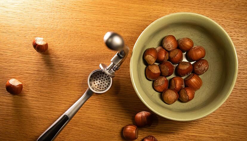 Lassen sich Haseln&uuml;sse auch mit einer Knoblauchpresse knacken?