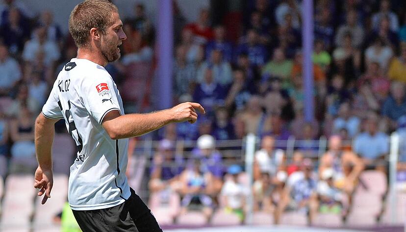 Ein Jahrzehnt bewegte sich Nico Klotz zwischen 2. und 3. Liga. Viermal schafft er den Sprung in die Zweitklassigkeit. Mit Sandhausen traf er 2013 auf Erzgebirge Aue. Mit beiden hatte er zuvor den Aufstieg geschafft. Foto: Hendrik Schmidt/dpa Ein Jahrzehnt bewegte sich Nico Klotz zwischen 2. und 3. Liga. Viermal schafft er den Sprung in die Zweitklassigkeit. Mit Sandhausen traf er 2013 auf Erzgebirge Aue. Mit beiden hatte er zuvor den Aufstieg geschafft. Foto: Hendrik Schmidt/dpa