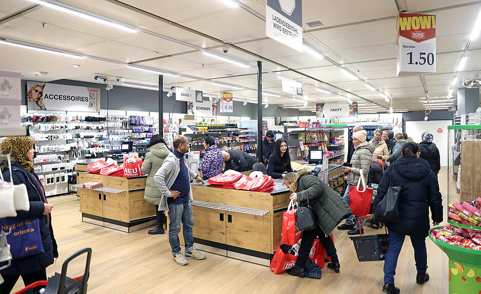 Der zweite Heilbronner Woolworth-Store hat am Donnerstagmorgen auf einer 1300 Quadratmeter gro&szlig;en Fl&auml;che im Wollhauszentrum er&ouml;ffnet.