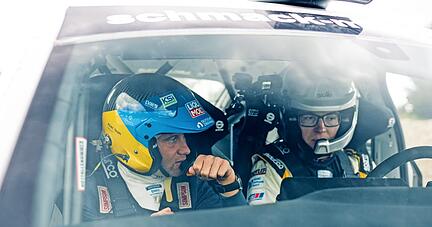 René Noller (rechts) erhielt von Julius Tannert, der in drei Saisons in der Rallye-Juniorenweltmeisterschaft startete, viele Tipps für das Fahren auf Schotter.
Foto: privat