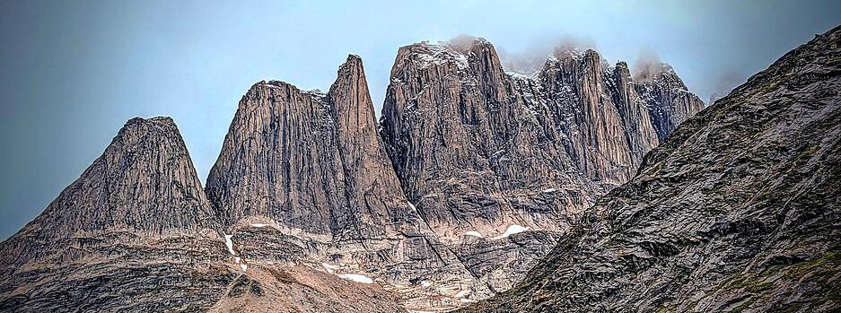 Die Fox Jaw Gipfel im Tasiilaq-Fjord an Gr&ouml;nlands Ostk&uuml;ste hat sich der Exped-Kader zum Klettern ausgew&auml;hlt.