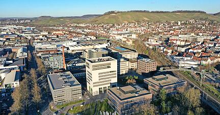 Der Heilbronner Bildungscampus (vorne) beheimatet neben den Hochschulen auch Forschungsinstitute und Akademien.
Foto: Matthias Bitsch