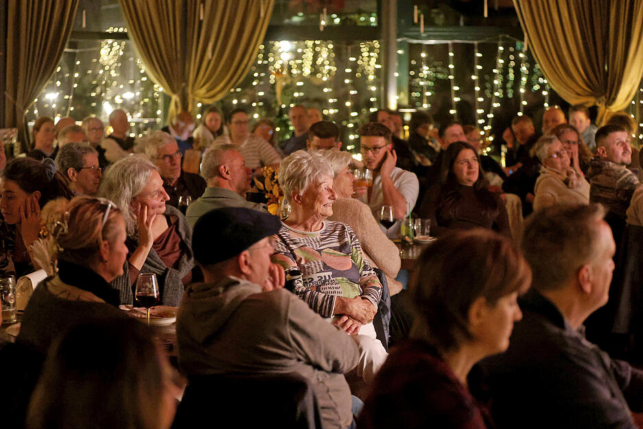 Gute Stimmung bei der Spassix-Comedy-Nacht im Jägerhaus Heilbronn. Gute Stimmung bei der Spassix-Comedy-Nacht im Jägerhaus Heilbronn.