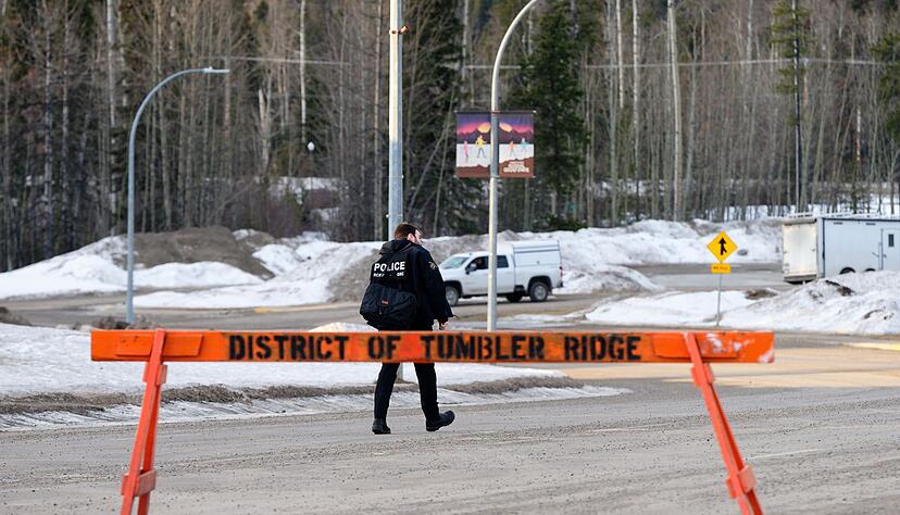 An einer Schule in Kanada kamen mehrere Menschen durch Schüsse ums Leben. An einer Schule in Kanada kamen mehrere Menschen durch Schüsse ums Leben.