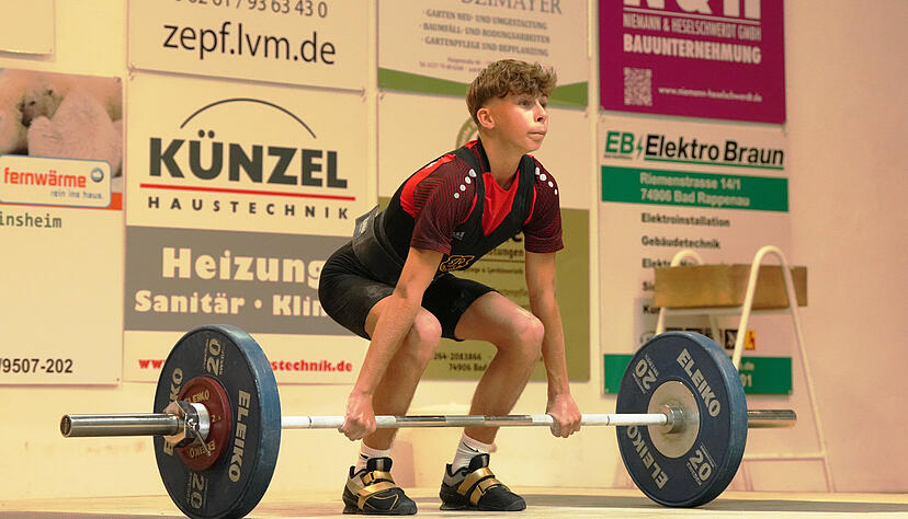Jannick Kahse feiert gegen B&ouml;bingen sein Saisondeb&uuml;t in der 2. Bundesliga. Er l&ouml;st Christian Martens im Rei&szlig;en ab.