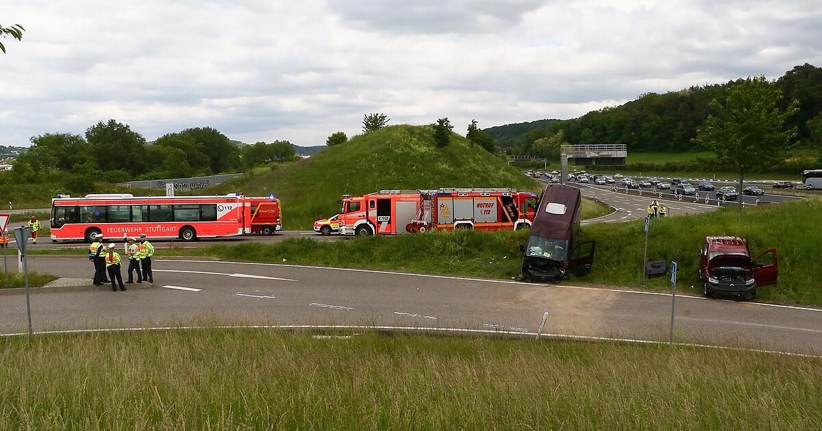 Ten seniors injured in accident involving a van on the A8 near Leonberg