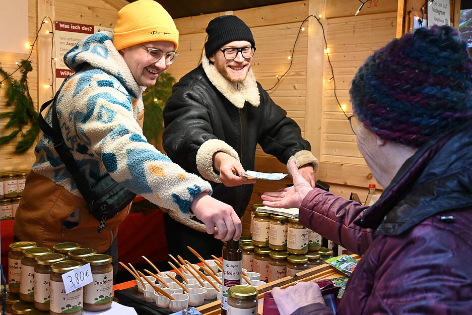 Weihnachtsmarkt am Kloster Schöntal eröffnet. Weihnachtsmarkt am Kloster Schöntal eröffnet.
