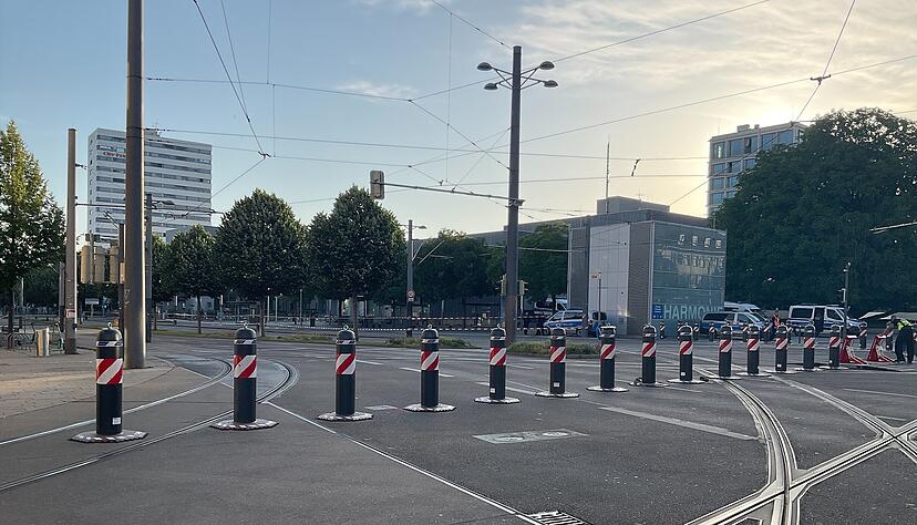 Bereits am frühen Samstagmorgen ist die Allee gesperrt. Bereits am frühen Samstagmorgen ist die Allee gesperrt.