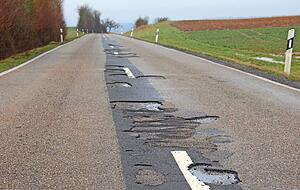 1300 Fahrzeuge sind täglich auf der drei Kilometer langen Marlacher Steige bis zur Kreisgrenze unterwegs, davon zehn Prozent Lkw. 1300 Fahrzeuge sind täglich auf der drei Kilometer langen Marlacher Steige bis zur Kreisgrenze unterwegs, davon zehn Prozent Lkw.