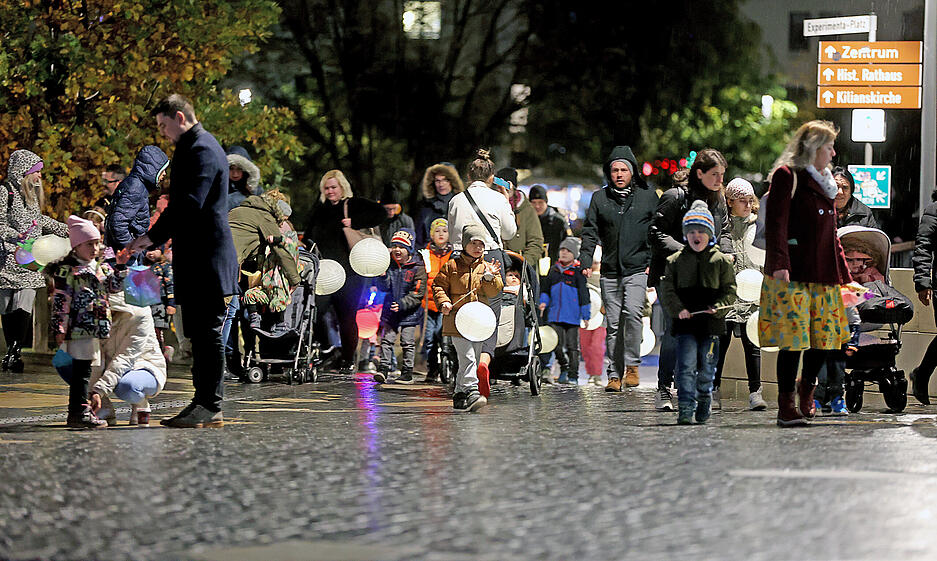 Lichtermeer beim Laternenlauf in Heilbronn