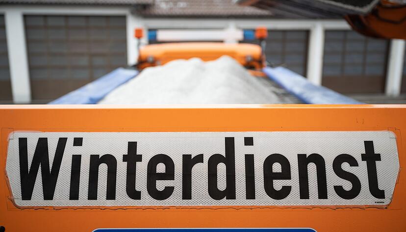 Ein Fahrzeug des Winterdienstes ist in Brand geraten.(Illustration) Ein Fahrzeug des Winterdienstes ist in Brand geraten.(Illustration)