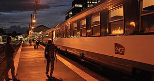 Endstation Pyrenäendorf: Die französische SNCF hat ihr Nachtzug-Netz drastisch zusammengestrichen. Aber auch hier deutet sich eine Trendwende an. Endstation Pyrenäendorf: Die französische SNCF hat ihr Nachtzug-Netz drastisch zusammengestrichen. Aber auch hier deutet sich eine Trendwende an.