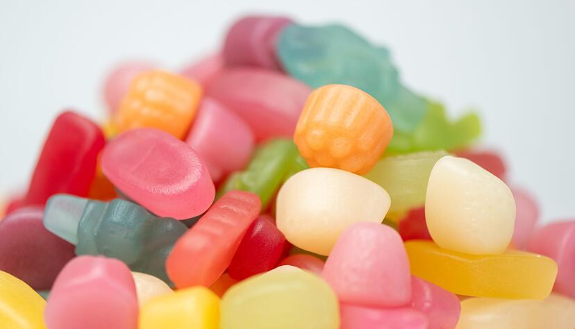 Bonbonfarben k&ouml;nnten in verschiedenen Bereichen im Jahr 2025 angesagt sein. (Symbolbild)