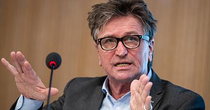 Baden-Württembergs Sozialminister Manne Lucha (Grüne) hat ein Konzept vorgelegt zur Zwangseinweisung von Corona-Quarantäneverweigerern. Dieses soll am Dienstag im Kabinett verabschiedet werden. Foto: dpa Baden-Württembergs Sozialminister Manne Lucha (Grüne) hat ein Konzept vorgelegt zur Zwangseinweisung von Corona-Quarantäneverweigerern. Dieses soll am Dienstag im Kabinett verabschiedet werden. Foto: dpa