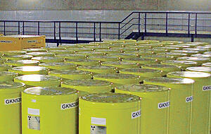 Die Behälter kommen alle an einen vorher festgelegten Platz in der Halle. Die Behälter kommen alle an einen vorher festgelegten Platz in der Halle.