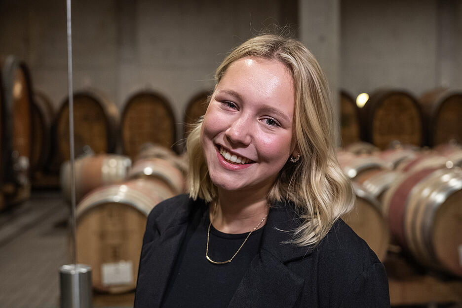 Kim Weißflog (20) aus Lauffen begann nach dem Abitur ein Studium der Bildungswissenschaften. Durch ihren Lebensgefährten und die Arbeit in seinem Familienweingut habe sie die Liebe zum Wein entwickelt und möchte sie als Weinkönigin „gerne weitertragen“.