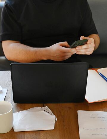 Die Arbeit von zu Hause erledigen: Aus steuerlicher Sicht kann das - gerade bei kurzen Arbeitswegen - durchaus lohnenswert sein.