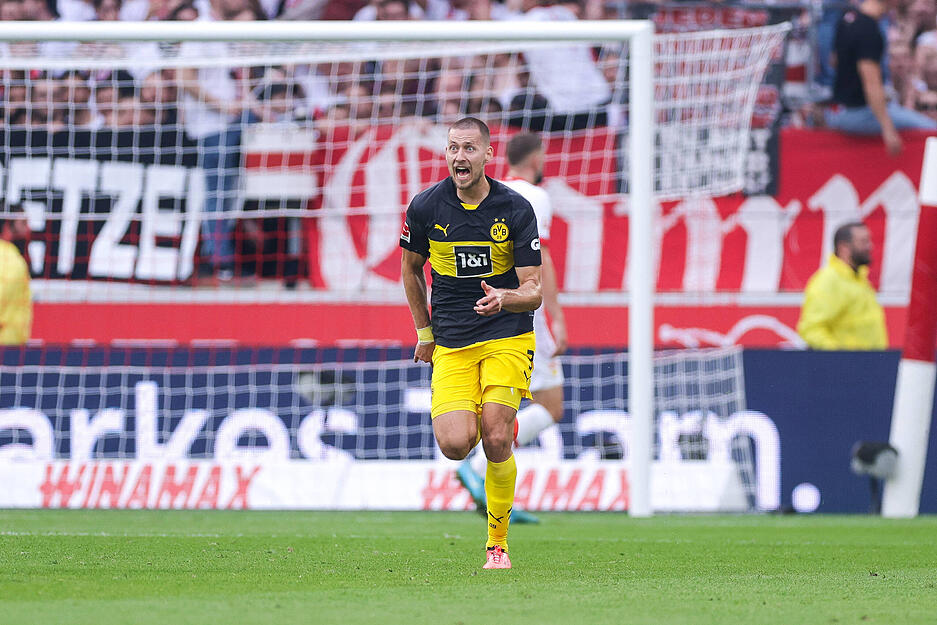Es gab das Wiedersehen mit Waldemar Anton . Der ehemalige Kapitän des VfB Stuttgart spielt inzwischen beim BVB.