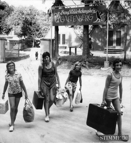 Zum sportlichen Austausch mit der Partnerstadt treffen 1971 junge Schwimmerinnen und Schwimmer als Gäste des Heilbronner Schwimmvereins ein. Schwimmwettkämpfe, Tanzabend und zahlreiche private Einladungen gestalten den Aufenthalt für die Südfranzosen kurzweilig.
