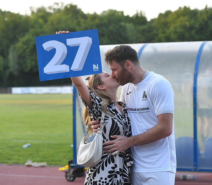 Ein Küsschen für Nummer 27 von der Liebsten, Freundin Anna. Ein Küsschen für Nummer 27 von der Liebsten, Freundin Anna.