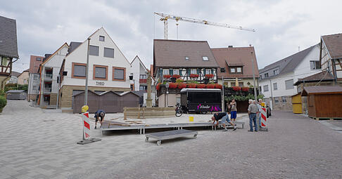 Die Aufbauarbeiten fürs Weinfest in Weinfest laufen auf Hochtouren.
