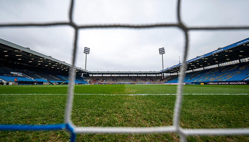 Ein Fußballtor ist in Erlangen umgestürzt und hat ein Kind tödlich verletzt. (Symbolbild) Ein Fußballtor ist in Erlangen umgestürzt und hat ein Kind tödlich verletzt. (Symbolbild)