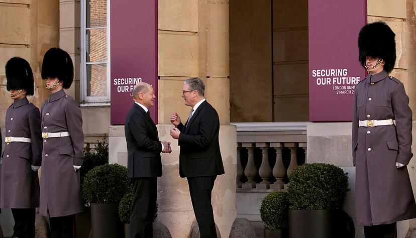 Der britische Premier Starmer begrüßt Bundeskanzler Scholz