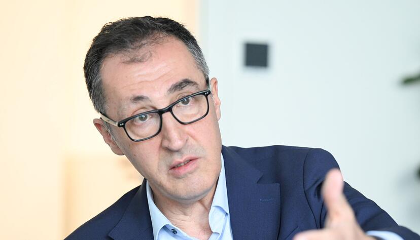 Der Grünen-Politiker Cem Özdemir kritisiert die Art, wie die «Stadtbild»-Debatte geführt wurde - und fordert mehr Anstrengungen für mehr Sicherheit im öffentlichen Raum. (Archivbild) Der Grünen-Politiker Cem Özdemir kritisiert die Art, wie die «Stadtbild»-Debatte geführt wurde - und fordert mehr Anstrengungen für mehr Sicherheit im öffentlichen Raum. (Archivbild)