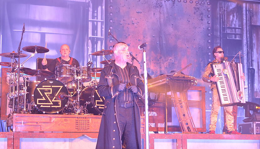 Die Rammstein-Tribute-Band &bdquo;Stahlzeit&ldquo; tritt am Samstagabend in der Heilbronner Harmonie auf.