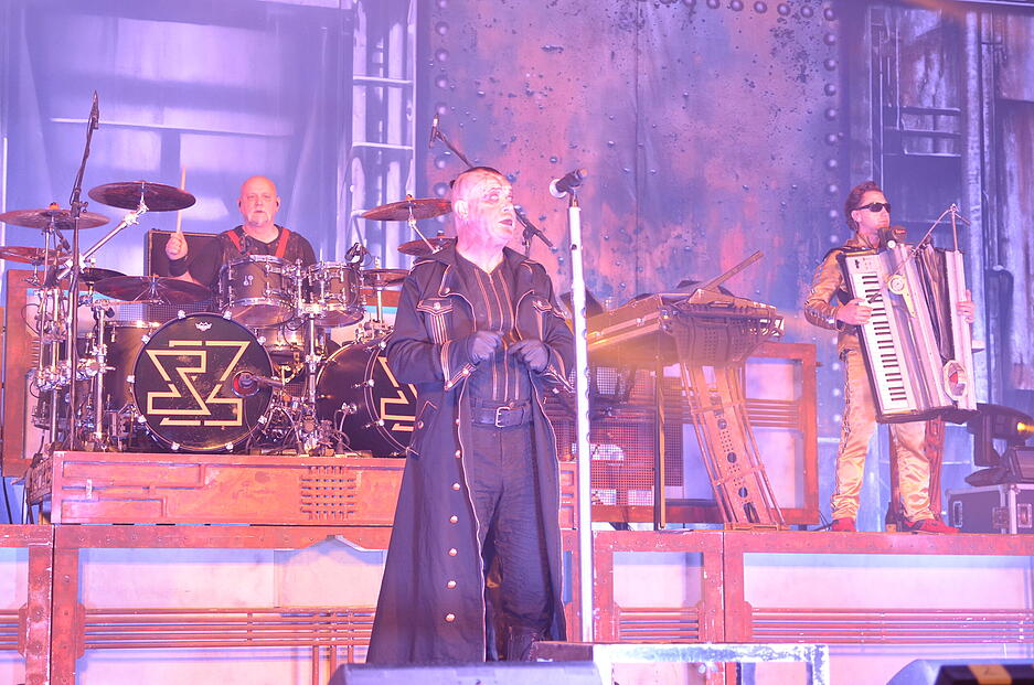 Die Rammstein-Tribute-Band &bdquo;Stahlzeit&ldquo; tritt am Samstagabend in der Heilbronner Harmonie auf.