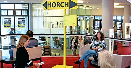 An Hörinseln im Foyer des Theaters und auf dem Kiliansplatz sind prägnante, kritische und freundliche Stimmen von Heilbronnern zu ihrer Stadt zu hören.
Foto: Seidel