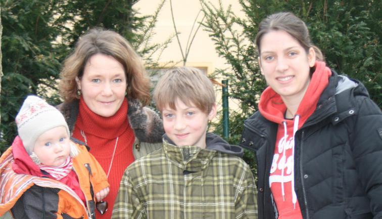 Fritz-Eric Piatscheck mit Mutter Anke Piatscheck (links) und Lehrerin Christina Fey.
Foto: Susanne Walter Fritz-Eric Piatscheck mit Mutter Anke Piatscheck (links) und Lehrerin Christina Fey.
Foto: Susanne Walter
