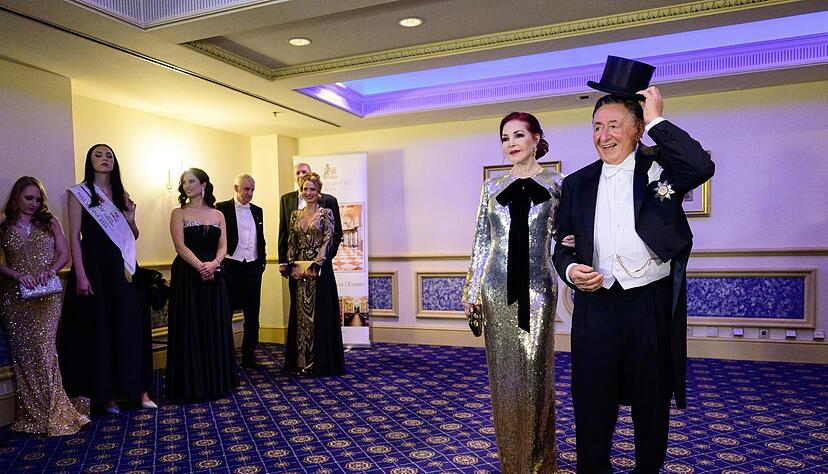 Der 91-j&auml;hrige Richard Lugner und US-Schauspielerin Priscilla Presley scheinen sich gut zu verstehen.