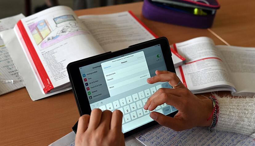 Tablet im Schulunterricht: Heilbronn will alle Schüler und Lehrer mit Geräten ausstatten.