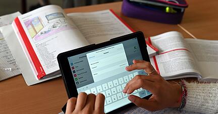 Tablet im Schulunterricht: Heilbronn will alle Sch&uuml;ler und Lehrer mit Ger&auml;ten ausstatten.