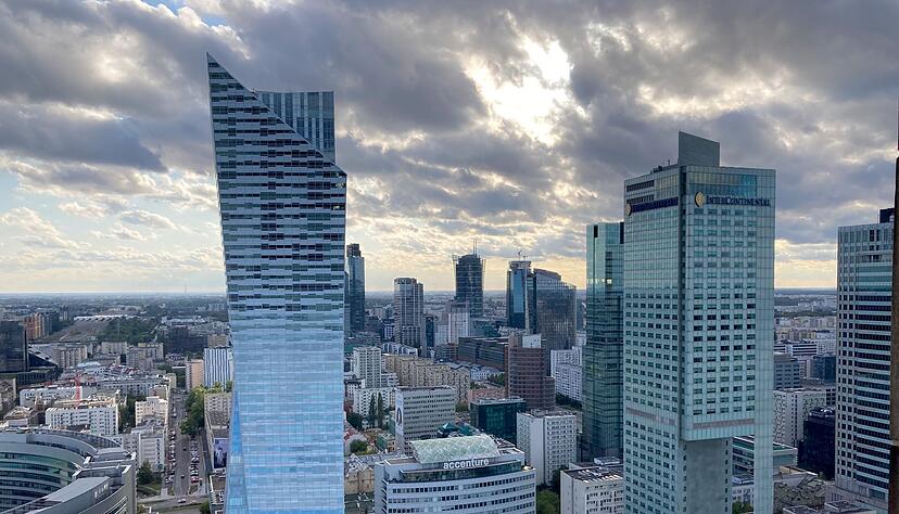 Die Skyline der polnischen Hauptstadt Warschau -  Polen hat in den vergangenen 20 Jahren einen enormen wirtschaftlichen Aufschwung verbucht. (Archivbild)